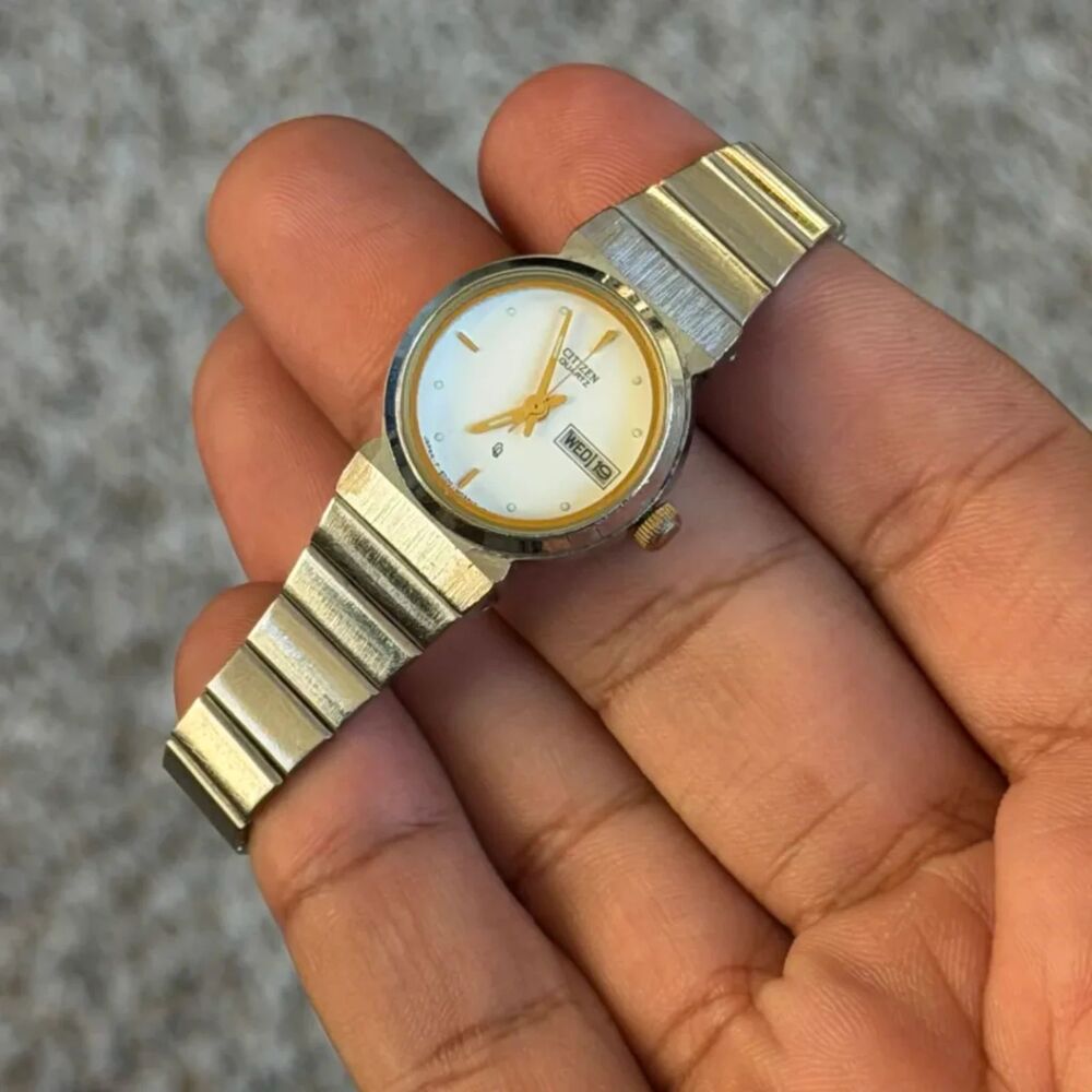 Vintage Citizen Quartz Ladies Watch Two Tone Day Date 6000-076249 Fresh Battery - Picture 3 of 7